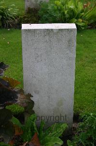 Dozinghem Military Cemetery - Becker, Friedrich