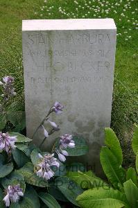 Dozinghem Military Cemetery - Becker, Theo