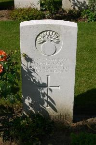 Dozinghem Military Cemetery - Beddoes, G