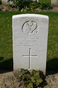 Dozinghem Military Cemetery - Bellis, R