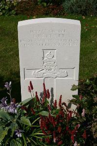 Dozinghem Military Cemetery - Bennett, James