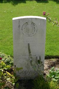 Dozinghem Military Cemetery - Berry, R