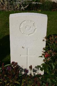 Dozinghem Military Cemetery - Bevis, F H