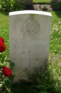 Dozinghem Military Cemetery - Bills, H C