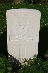 Dozinghem Military Cemetery - Birch, A