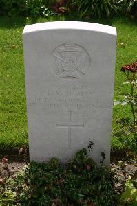 Dozinghem Military Cemetery - Bittles, Leslie Victor