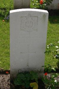 Dozinghem Military Cemetery - Bloomfield, William George