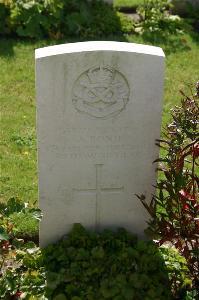 Dozinghem Military Cemetery - Bond, A