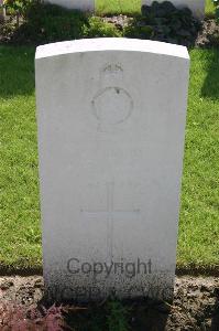 Dozinghem Military Cemetery - Bond, E J