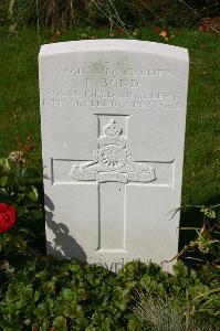 Dozinghem Military Cemetery - Bond, F