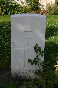 Dozinghem Military Cemetery - Boote, S