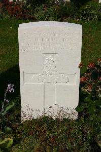 Dozinghem Military Cemetery - Boughton, A H