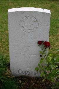 Dozinghem Military Cemetery - Bowen, G W