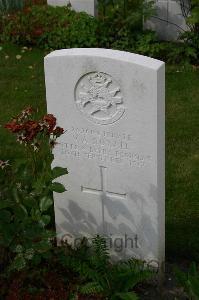 Dozinghem Military Cemetery - Boxall, V A