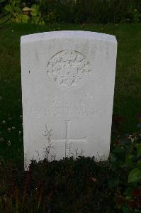 Dozinghem Military Cemetery - Boyle, J