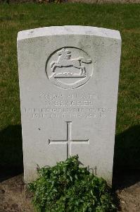 Dozinghem Military Cemetery - Bracher, N