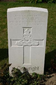 Dozinghem Military Cemetery - Bradley, Reginald John