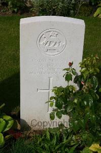 Dozinghem Military Cemetery - Bray, A