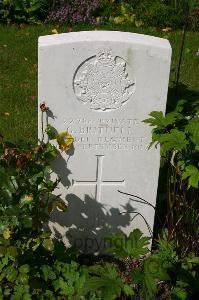 Dozinghem Military Cemetery - Britnell, G