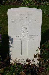 Dozinghem Military Cemetery - Brooks, Thomas