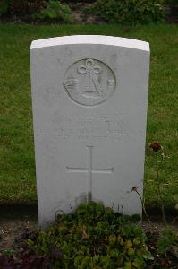 Dozinghem Military Cemetery - Broxton, W T