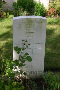 Dozinghem Military Cemetery - Bryant, J