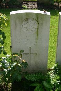 Dozinghem Military Cemetery - Bunting, Willoughby