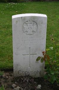 Dozinghem Military Cemetery - Burchett, S J