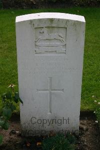 Dozinghem Military Cemetery - Burton, E