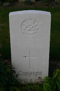 Dozinghem Military Cemetery - Burton, Howard