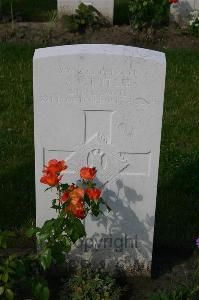 Dozinghem Military Cemetery - Butler, A V