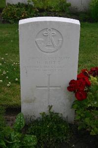 Dozinghem Military Cemetery - Butt, H