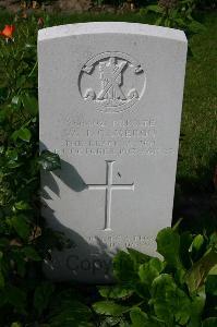 Dozinghem Military Cemetery - Cameron, W J