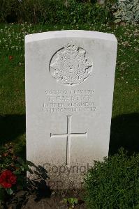 Dozinghem Military Cemetery - Capstick, T