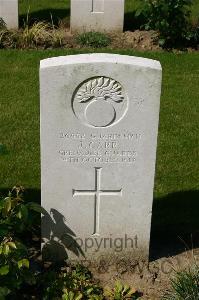 Dozinghem Military Cemetery - Carr, J