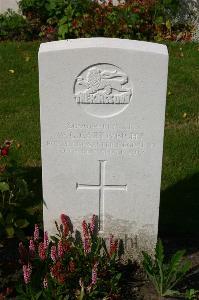 Dozinghem Military Cemetery - Cartwright, W G