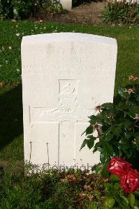 Dozinghem Military Cemetery - Case, Ernest