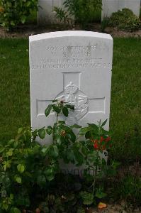 Dozinghem Military Cemetery - Cave, Wilfred Sidney