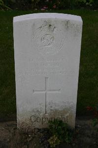 Dozinghem Military Cemetery - Chad, W