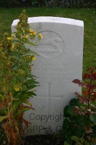 Dozinghem Military Cemetery - Chadwick, Harry