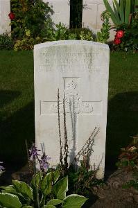 Dozinghem Military Cemetery - Chandler, Henry James