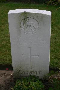 Dozinghem Military Cemetery - Charlwood, James Helme