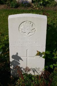 Dozinghem Military Cemetery - Chilvers, Leonard Melville