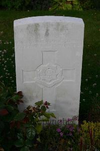 Dozinghem Military Cemetery - Church, Vincent