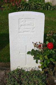 Dozinghem Military Cemetery - Clapham, R S