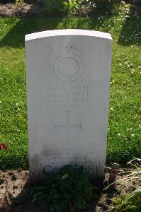 Dozinghem Military Cemetery - Clarke, Douglas George