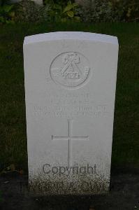 Dozinghem Military Cemetery - Clarke, Leonard