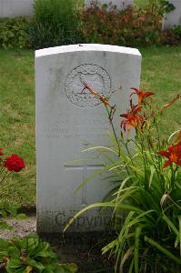 Dozinghem Military Cemetery - Clarke, W