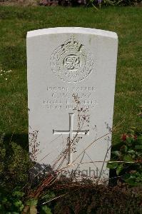 Dozinghem Military Cemetery - Clay, G W