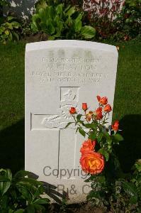 Dozinghem Military Cemetery - Clayton, W